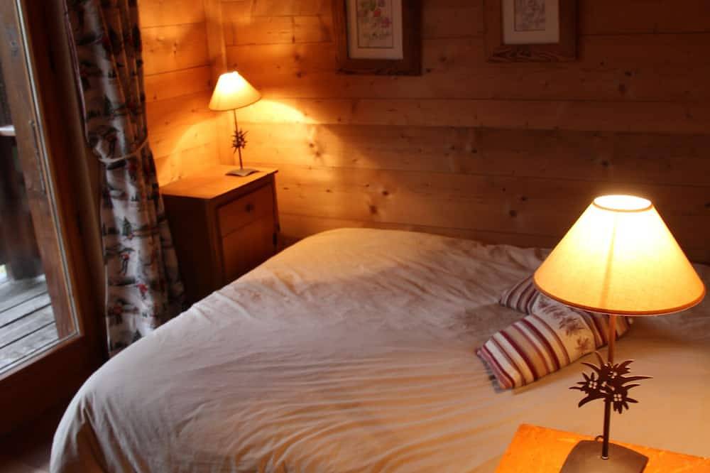 Authentic, comfortable 20-person chalet close to resorts ❄️ in Vallorcine, Bonneville region