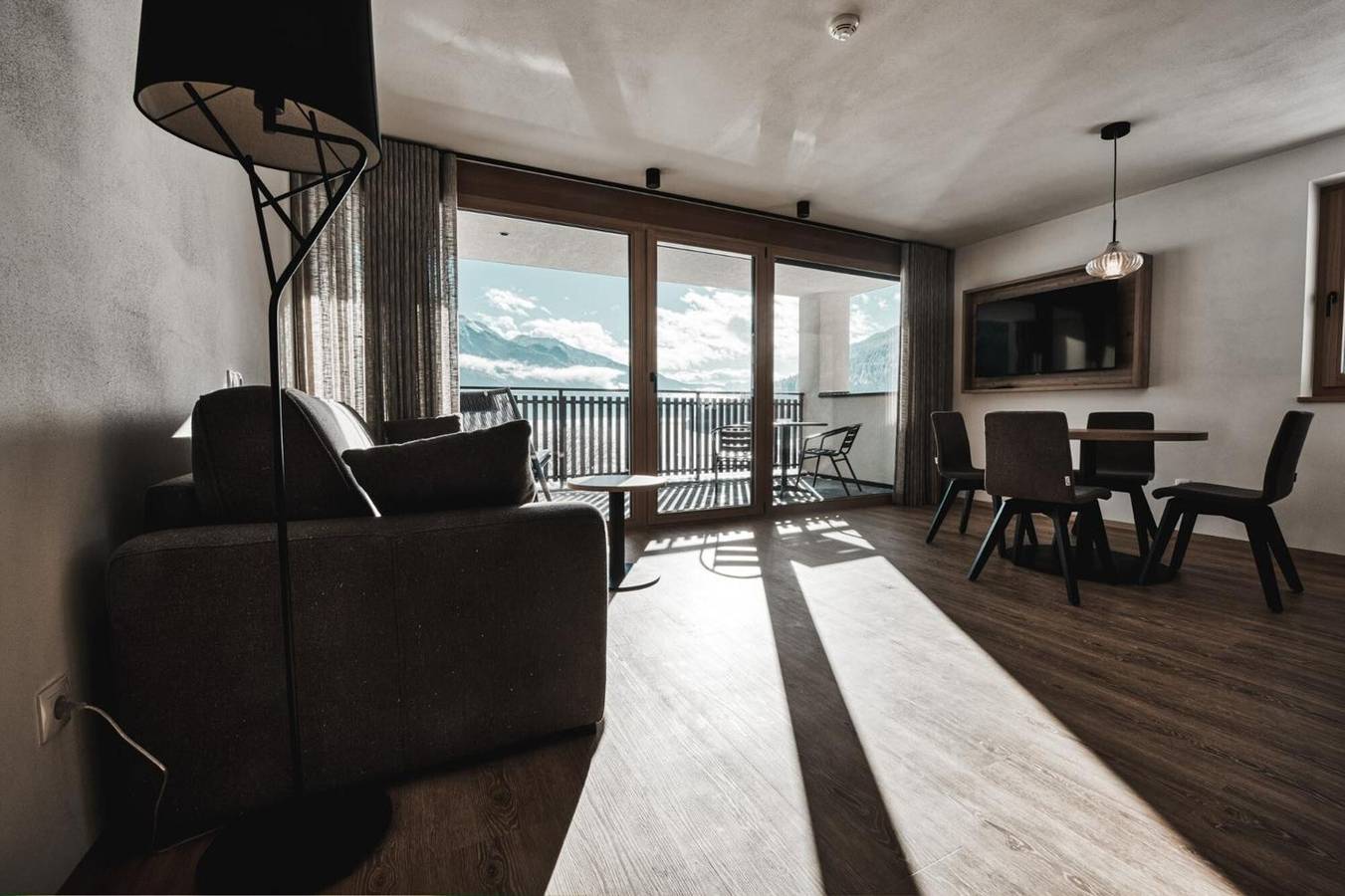 Ganze Wohnung, Residence Froy Wohnung 6 – Seeblick, Whirlpool & Frühstück inklusive in Reschensee, Graun
