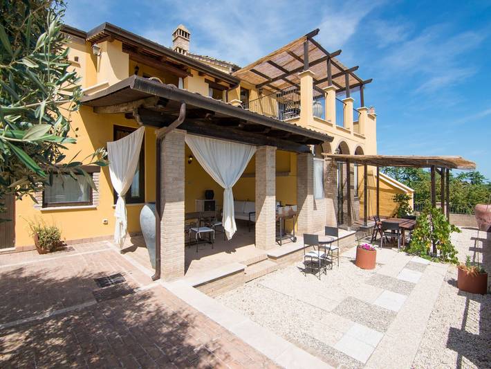 Appartamento per 2 persone, con giardino e piscina in Provincia di Ascoli Piceno