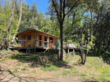 Location de vacances pour 5 personnes, avec terrasse ainsi que vue et jardin, animaux acceptés à Roquedur