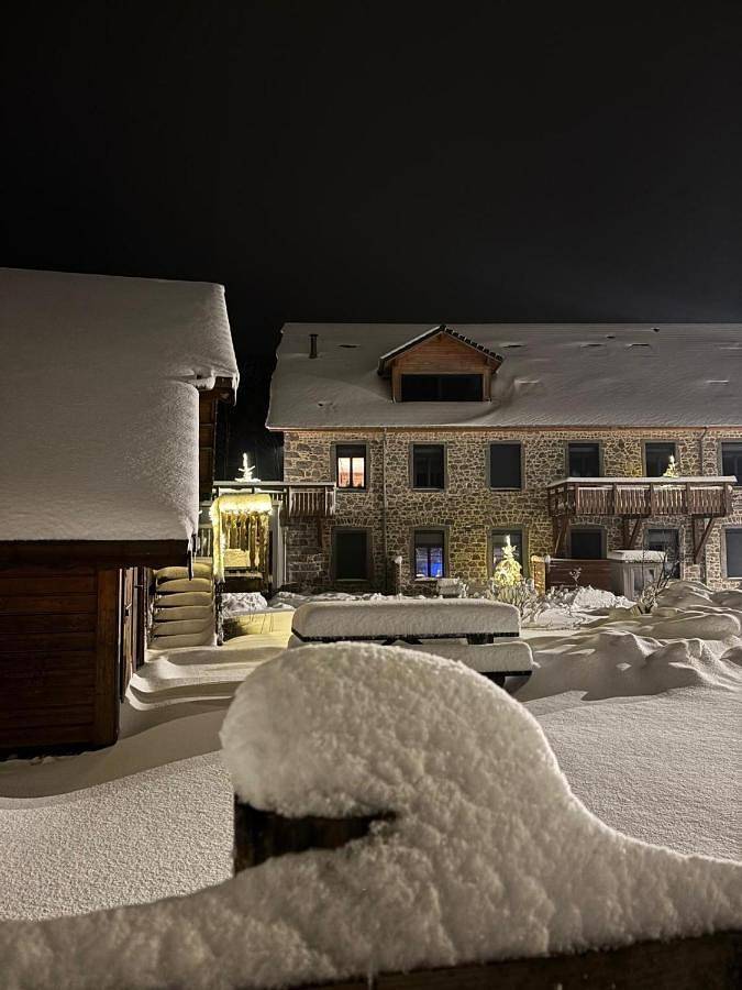 Location de vacances pour 6 personnes, avec piscine et jardin ainsi que vue et sauna, animaux acceptés à Rochesson - 2