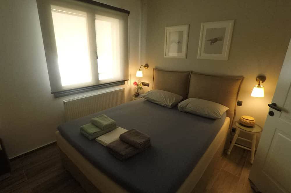 Nouvelle maison entièrement équipée avec vue spectaculaire sur la mer et une petite plage juste en dessous! in Sporades