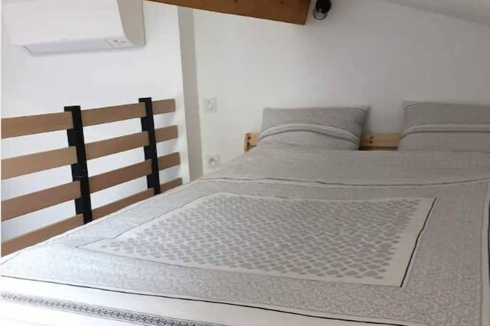 Appartement entier, Studio Moderne, climatisation, 20m2 in Saint-Symphorien-d'Ozon, Lyon et ses environs