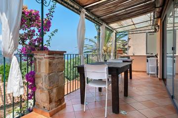 Vacation Rental for 8 Guests in Cefalù (Municipality), Palermo Province, Picture 1