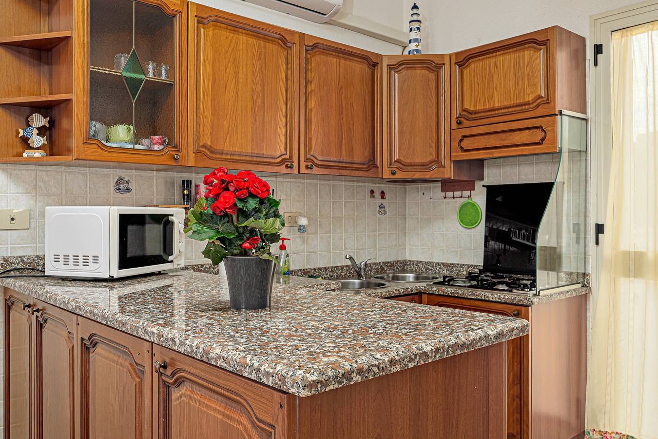Entire apartment, Apartment 'Grazioso Appartamento San Teodoro' with Terrace, Wi-Fi and Air Conditioning in Suaredda-traversa, San Teodoro