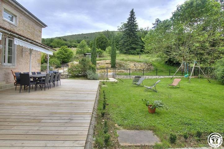 Gîte pour 10 personnes, avec jardin et terrasse