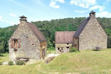 Location de vacances pour 11 personnes, avec terrasse et jardin à Proissans