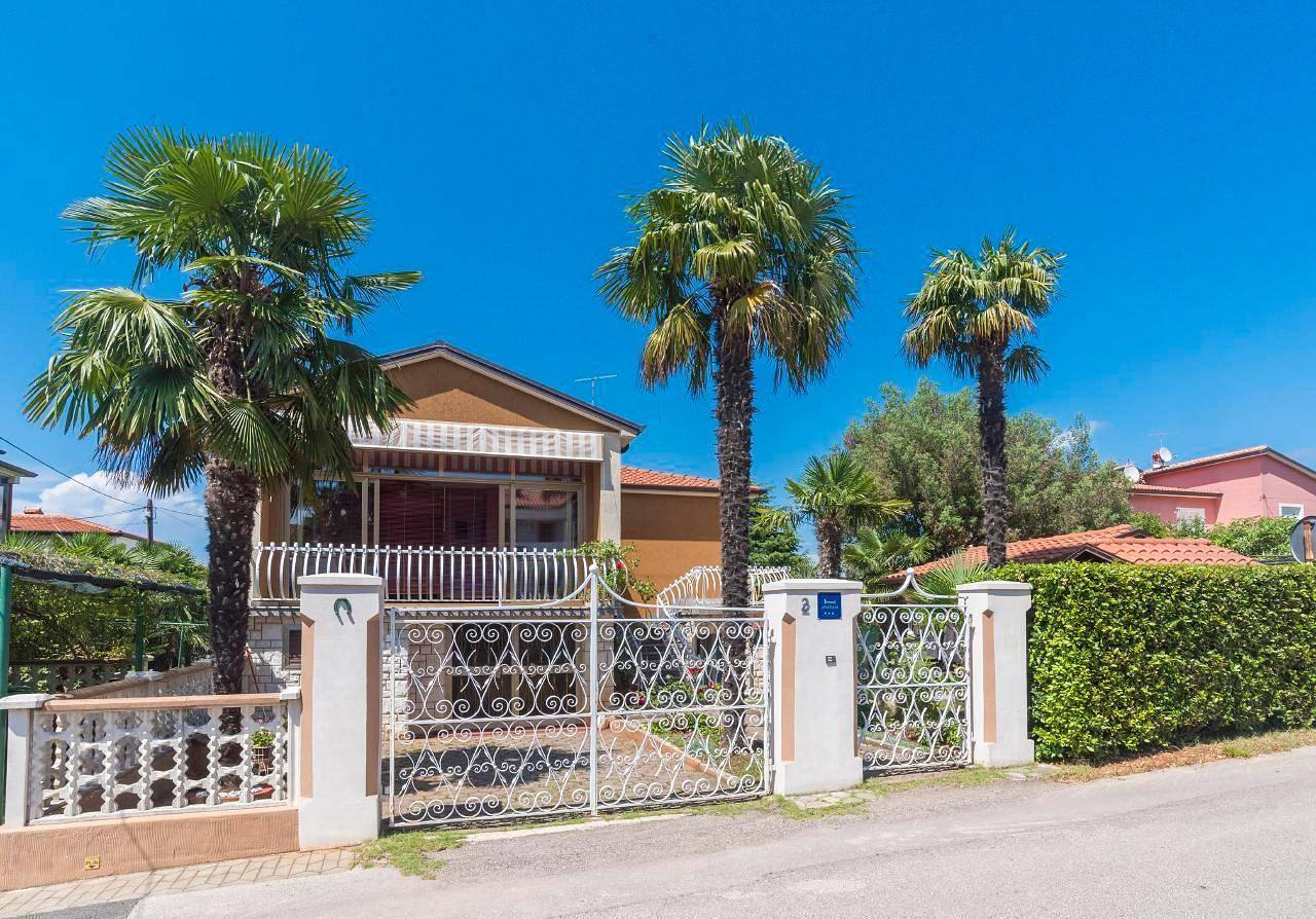 Apartamento vacacional entero, Studio Dragica, near the sea and beach, with Wlan in Umag, Region de Umag