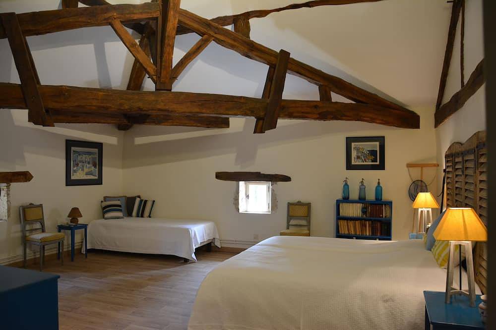 Maison Gersoise 18e s de caractère isolé, piscine, parc arboré in La Romieu, Gers