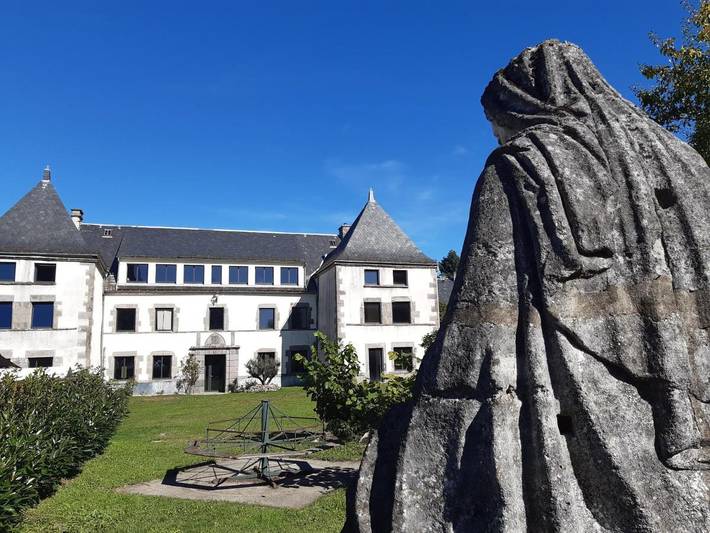 Chambre d’hôte pour 2 personnes, avec Terrasse ainsi que Jardin et Vue à La Tour-d'Auvergne