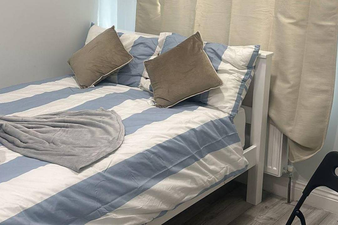 Entire studio, Studio-Sleeps 2-Pets Ok-Action Park & Stn Close in Ealing, London