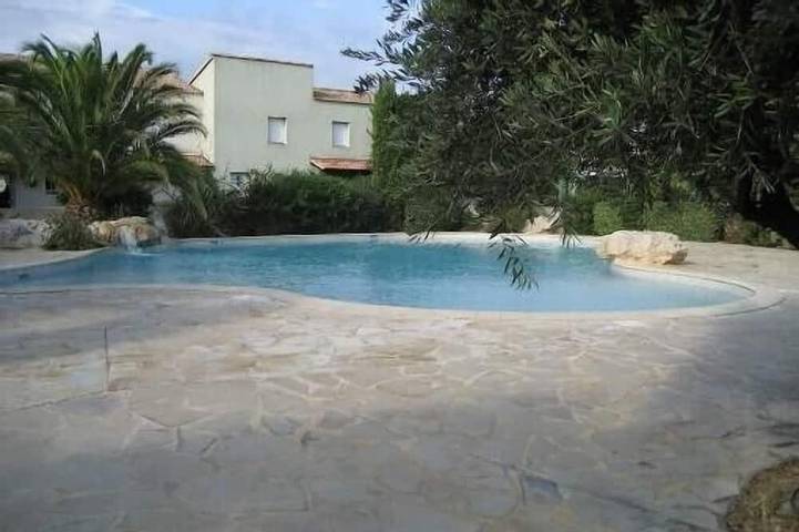 Cottage pour 6 personnes, avec terrasse ainsi que piscine et jardin