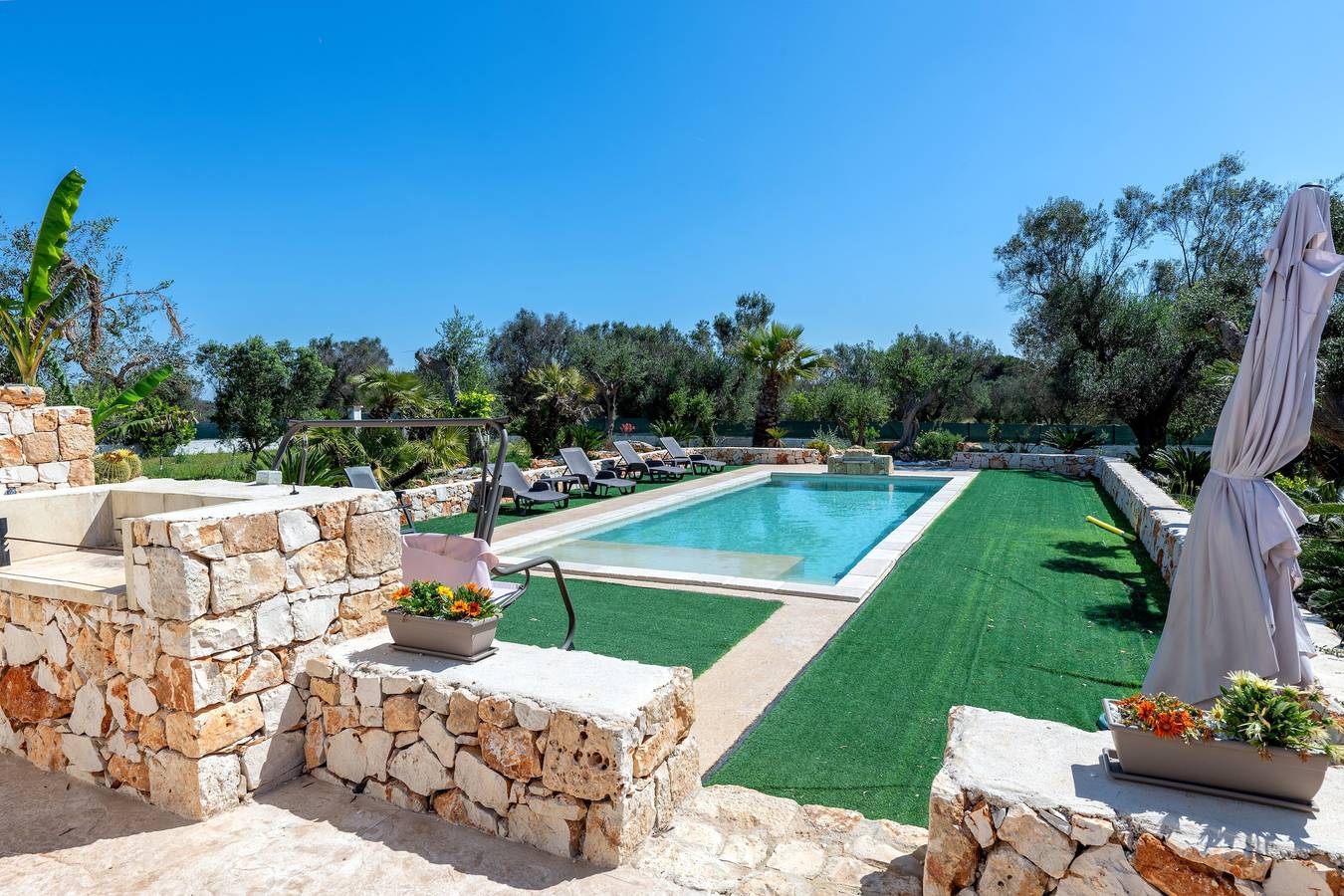 Villa "Il Canto Della Cicala" con terrazza privata, giardino, piscina e aria condizionata in San Vito dei Normanni, Salento