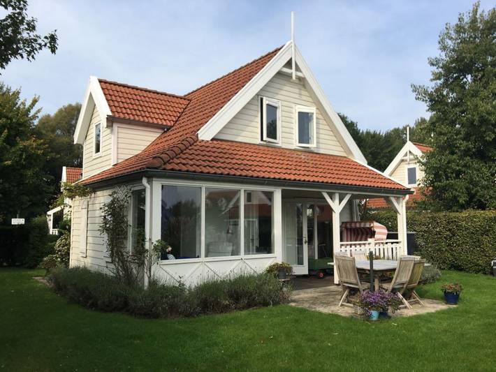 Ferienhaus für 6 Personen, mit Terrasse und Garten sowie Pool in Bruinisse