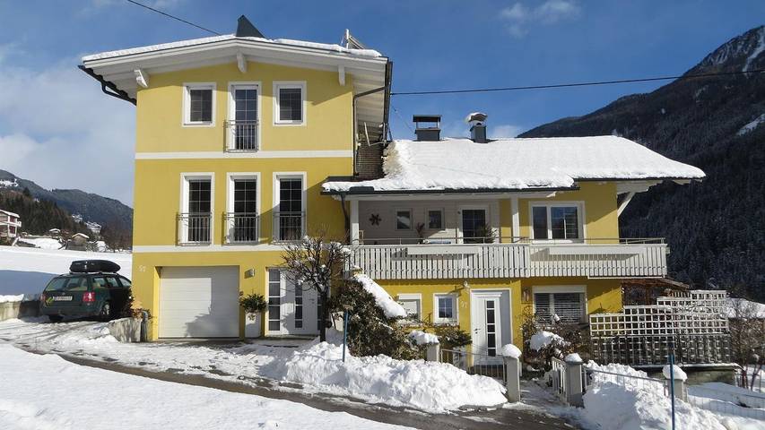 Ferienwohnung für 5 Personen, mit Pool und Balkon