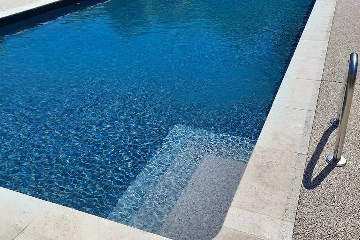 Location de vacances pour 2 personnes, avec jardin et piscine à Tillières