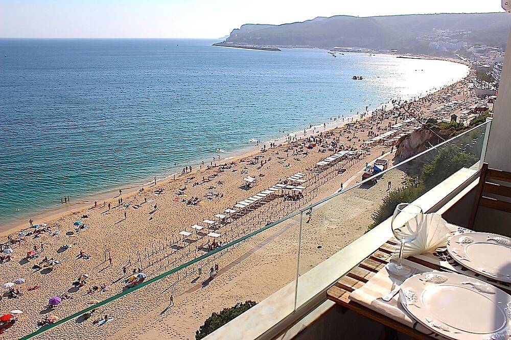 Apartamento inteiro, Lingon Gold Apartment, Ac, Wifi, Balcony in Praia da Califórnia, Sesimbra