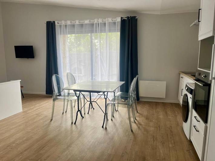 Location de vacances pour 2 personnes, avec terrasse ainsi que piscine et vue à Falleron - 4