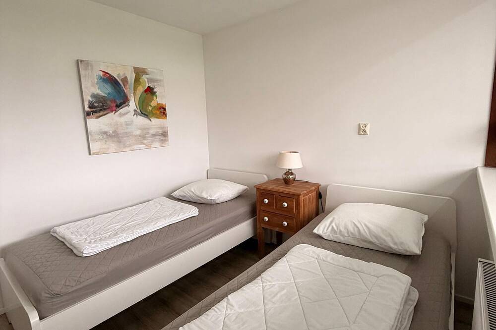 Tolle Lage! Strand, Deich und ein wunderschöner kleiner Ort fußläufig in Lemmer, Ijsselmeer