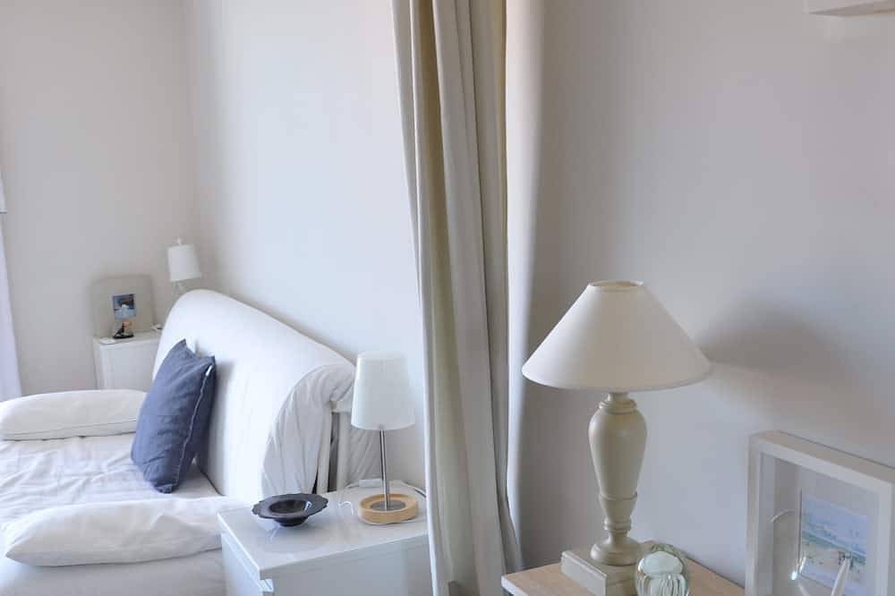 Appartement entier, Joli studio 2 personnes à Arcachon avec vue bassin - 100 m de la plage in Arcachon, Région d'Arcachon