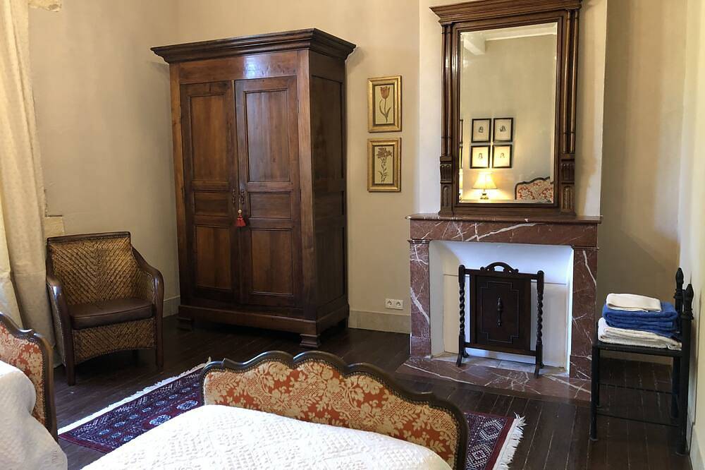 Fabuleux Manoir dans un endroit champêtre, 12 couchages, piscine privée chauffée, Wifi gratuit in Saint-Front-sur-Lémance, Région de Villeneuve-sur-Lot