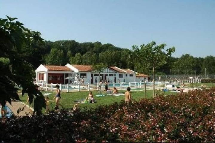 Location de vacances pour 8 personnes, avec jardin et vue, adapté aux familles à La Bastide-Clairence - 4