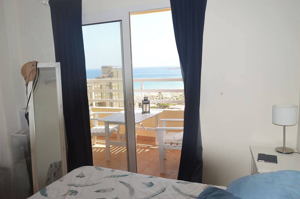 Entire apartment, Enjoy La Manga; the best beach, the best views and .... right at the beginning. in Mar Menor, Costa Cálida