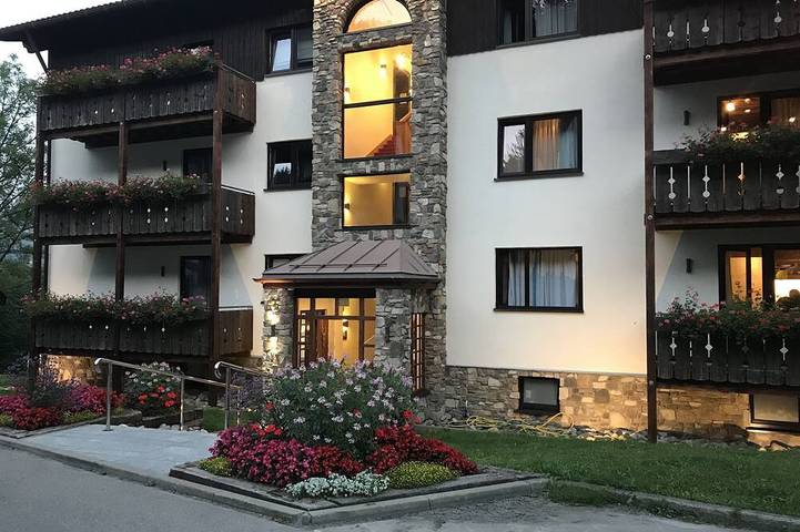 Ferienhaus für 4 Personen, mit Sauna und Garten sowie Whirlpool und Pool in Oberstaufen