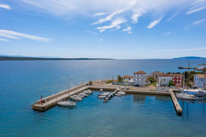 Ganze Wohnung, 1-Zimmer-Ferienwohnung am Strand Nerezine, Losinj -b in Nerezine, Lošinj (Kvarner Bucht)