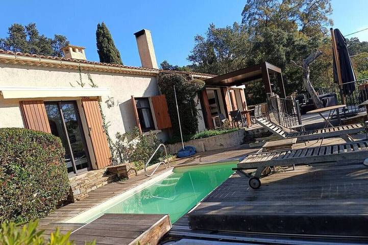 Location de vacances pour 8 personnes, avec balcon ainsi que jardin et jacuzzi dans Cabasson