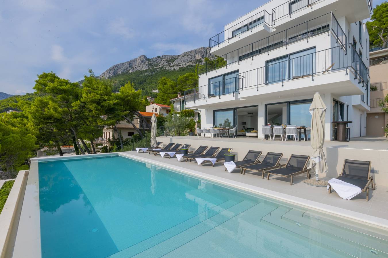 Villa Azul Grande mit beheiztem Pool in Brela, Makarska Riviera