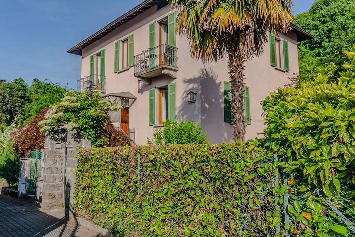 Casa vacanza per 7 persone, con giardino e vista lago nonché panorama, con animali domestici - 1