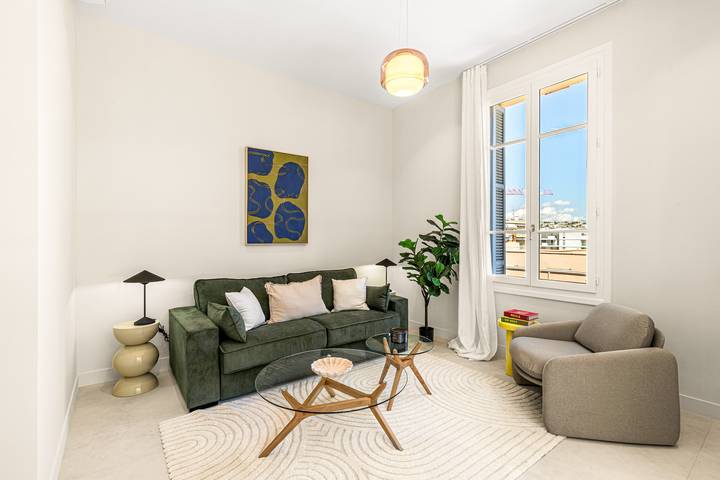 Apartamento entero, 625 Liberation - Lot 5 in Saint-Laurent-du-Var, Costa mediterránea (Francia)