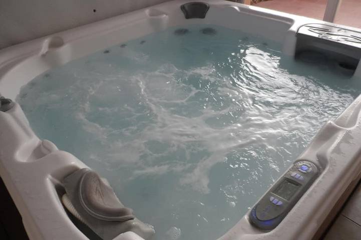 Gîte pour 8 personnes, avec jacuzzi et jardin, animaux acceptés dans Gouffre de Plougrescant