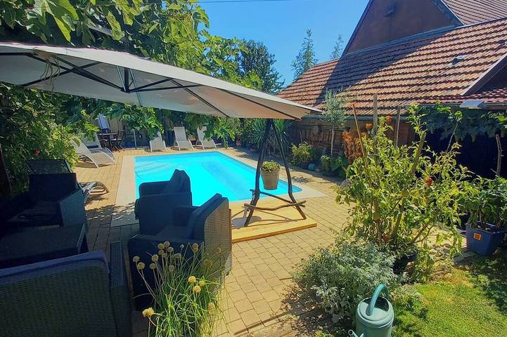 Location de vacances pour 6 personnes, avec Terrasse ainsi que Jardin et Piscine à Olwisheim