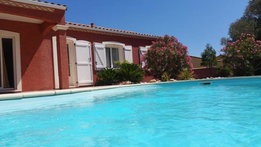 Location de vacances pour 8 personnes, avec vue ainsi que jardin et piscine à Thézan-des-Corbières - 2