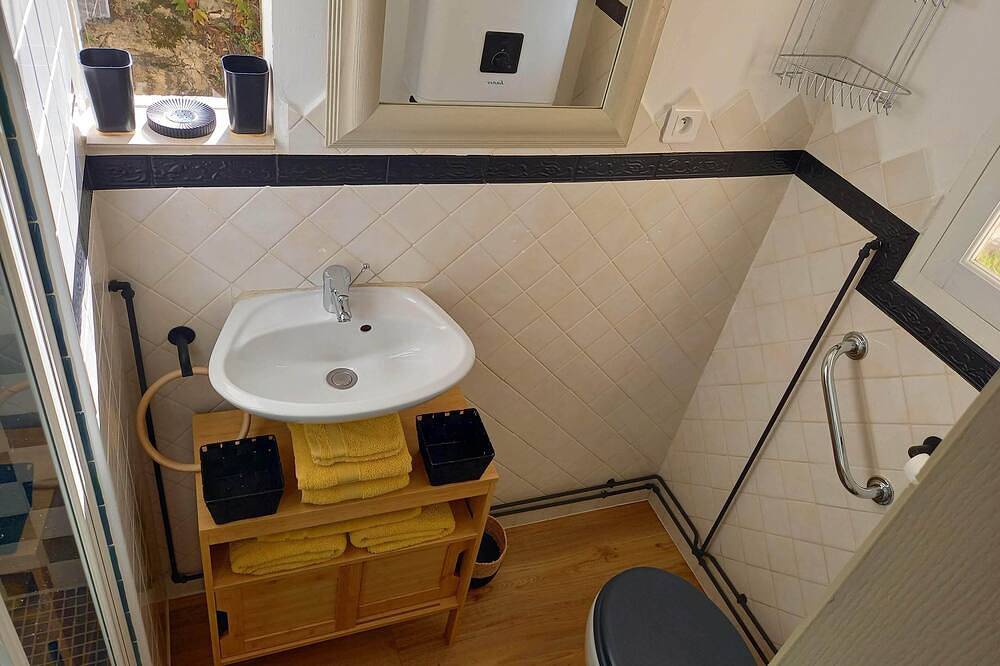 Gîte with private Jacuzzi in the heart of Provence Côte d'Azur in Saint-Antonin-du-Var, Brignoles Region