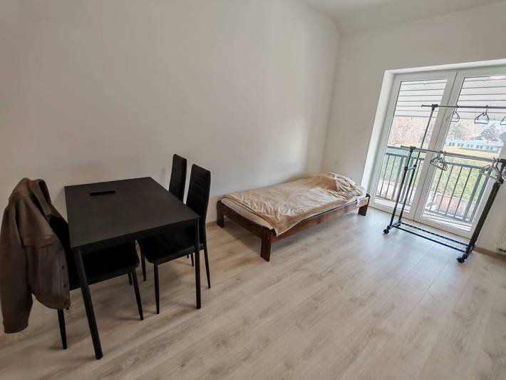 Ganze Wohnung, WorkStay Apartment – Moderner Komfort mit privatem Parkplatz, in der Nähe von Annehmlichkeiten der Stadt in Ketschkemet, Kecskeméti járás