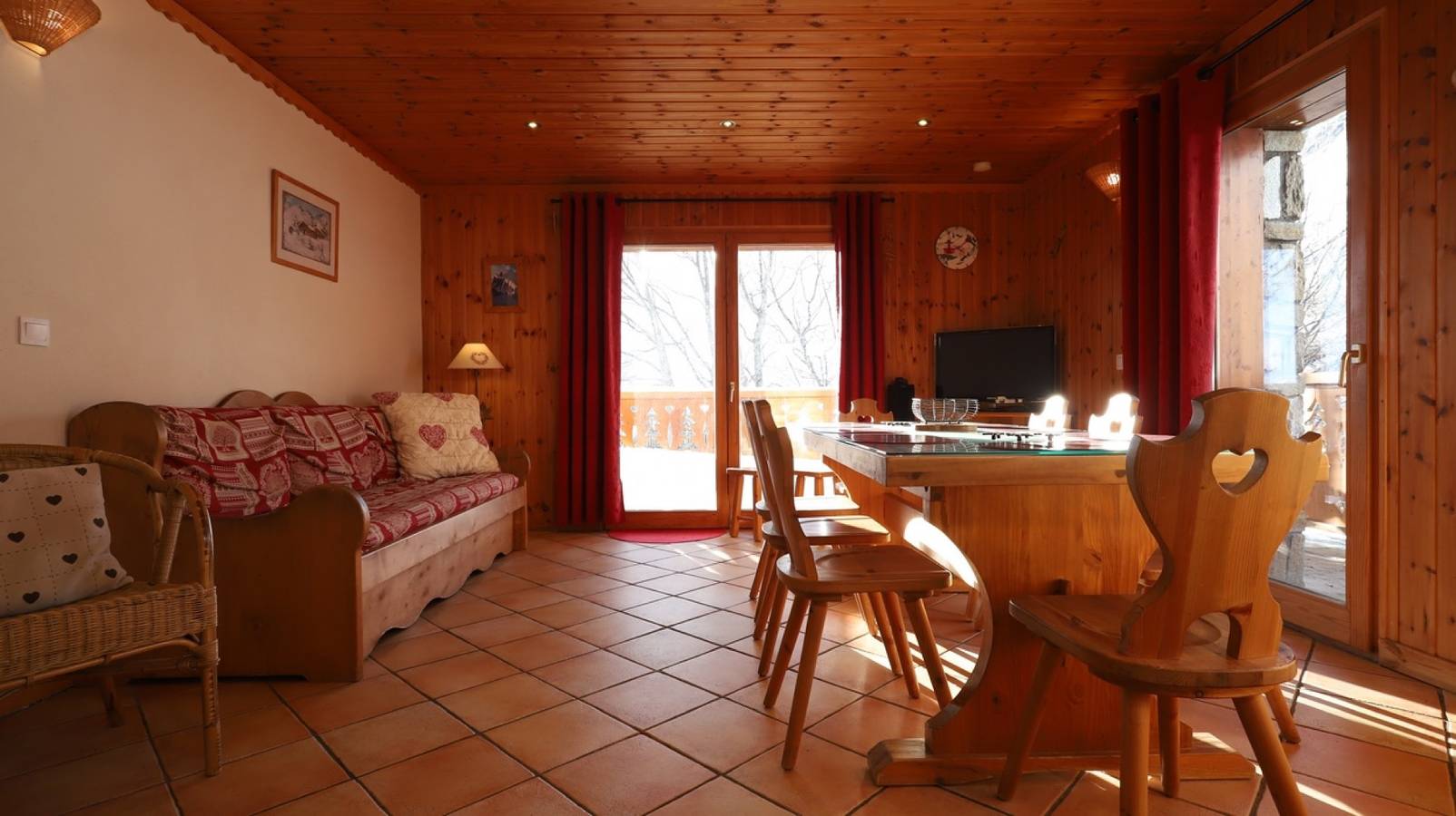 Geheel appartement, Appartement 'Alpaga 8' met privéterras, gedeelde tuin en Wifi in Bonneval-sur-Arc, Saint-Jean-de-Maurienne regio