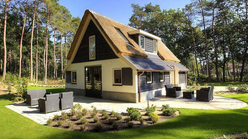 Vakantiehuis voor 14 personen, with Balkon/Terras and Terras as well as Tuin and Zwembad in Otterlo