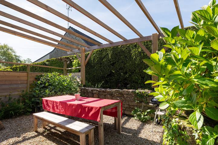 Cottage 'Domaine De Lestroué - La Métairie' with Shared Pool, Private Terrace and Wi-Fi in La Vraie-Croix, Vannes region