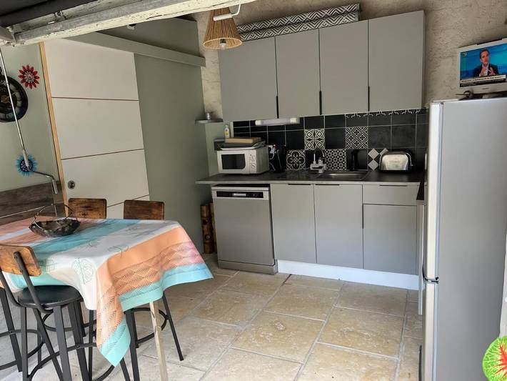 Location de vacances pour 4 personnes, avec vue ainsi que piscine et jardin à Roquemaure - 2