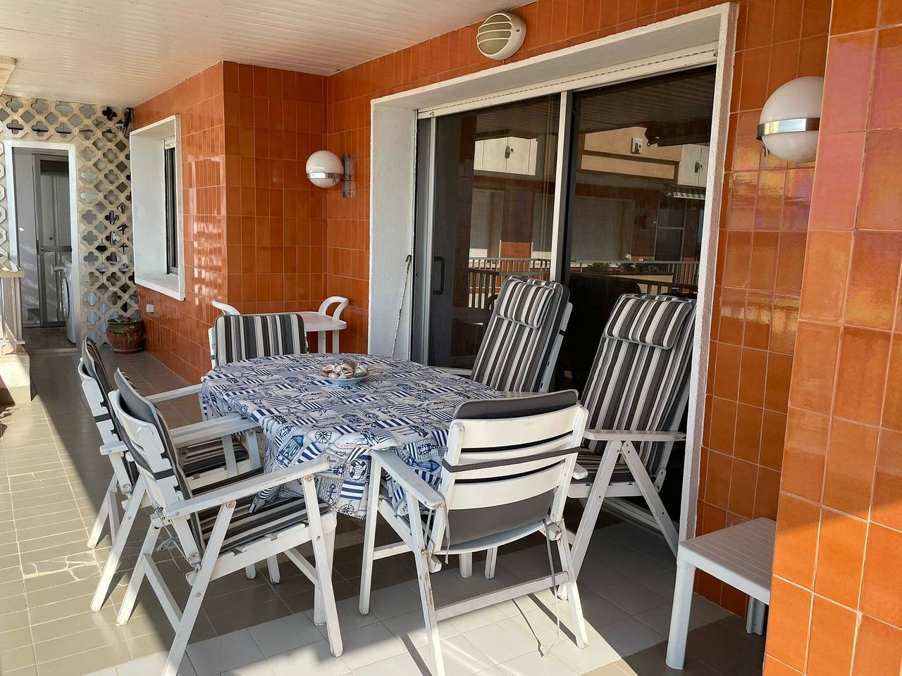 Ganze Wohnung, Ferienwohnung 'En Primera Línea De Mar' mit Meerblick, Gemeinschaftspool und Wlan in Roda de Berà, Costa Dorada