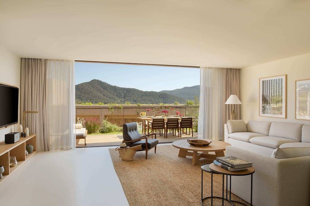 Four Bedroom Residence With Private Pool And Resort Access in Ses Figueretes, Ibiza Stadt
