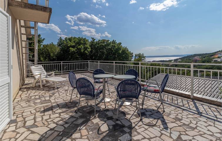 Gemütliche Ferienwohnung mit Meerblick, Terrasse und Parkplatz – in der Nähe von Klenovica in Povile, Primorje-Gorski Kotar