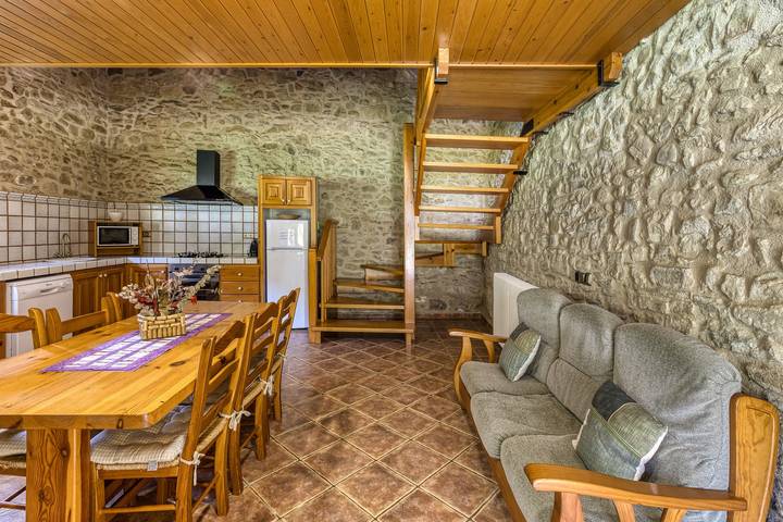 Country House 'El Paller I De Can Soler' with Shared Pool, Shared Garden and Wi-Fi in Porqueres, Pla de l'Estany
