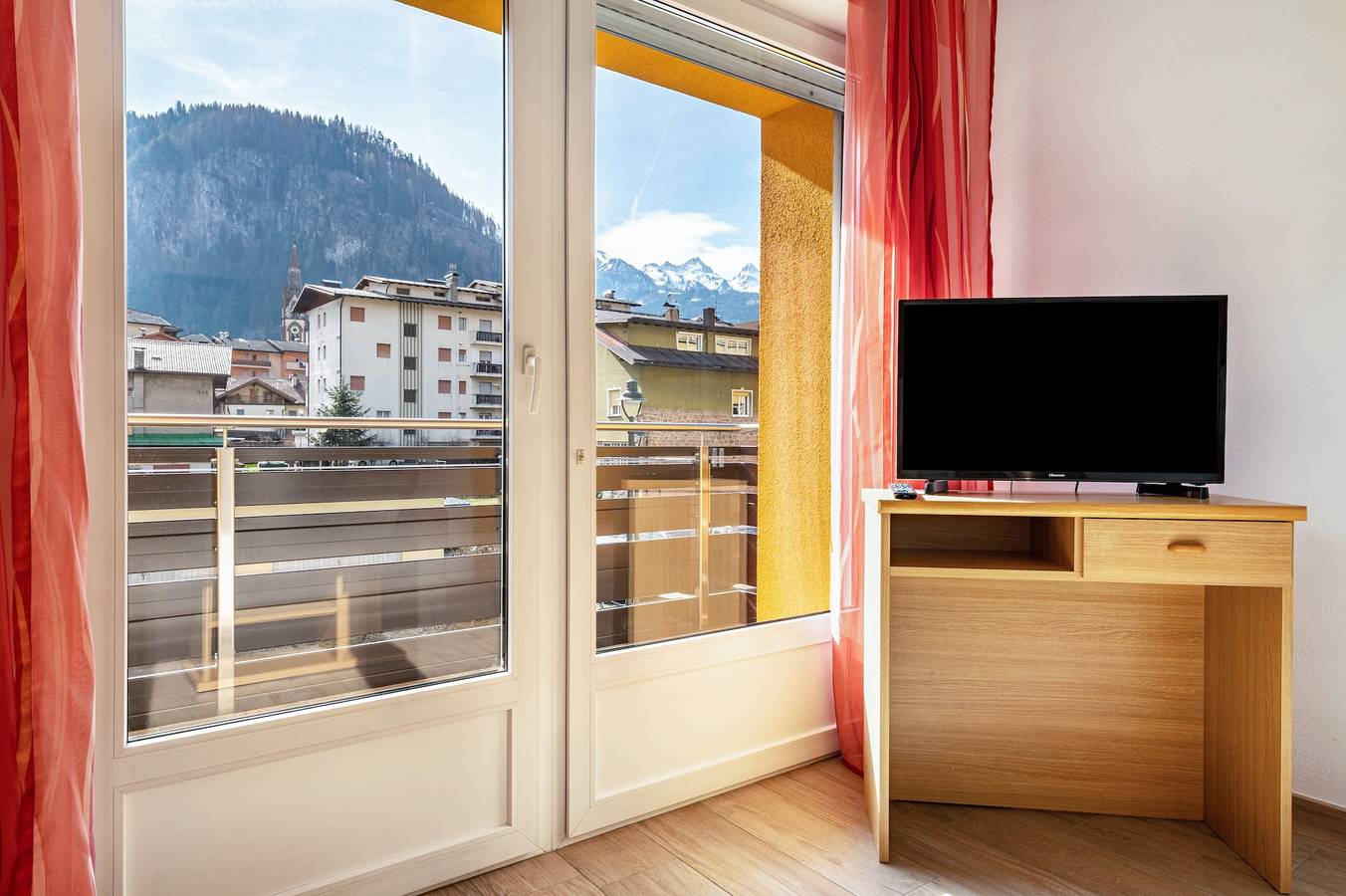 Ganze Wohnung, Ferienwohnung "Casa Mara" mit Bergblick, Balkon & Wlan in Predazzo, Dolomiti Superski