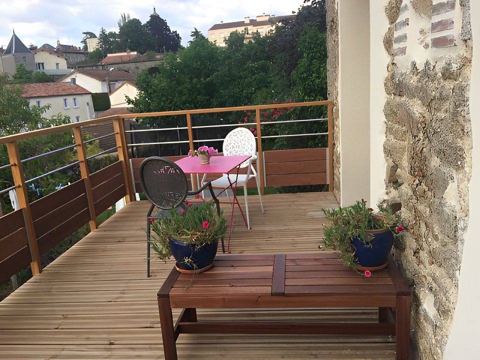 Chambres d'hôtes avec terrasse, vue château, centre-ville - Chambre le pigeonnier in Bressuire, Deux-Sèvres