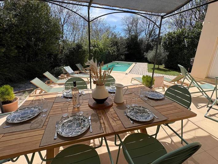 Location de vacances pour 6 personnes, avec piscine et jardin à Saint-Laurent-la-Vernède