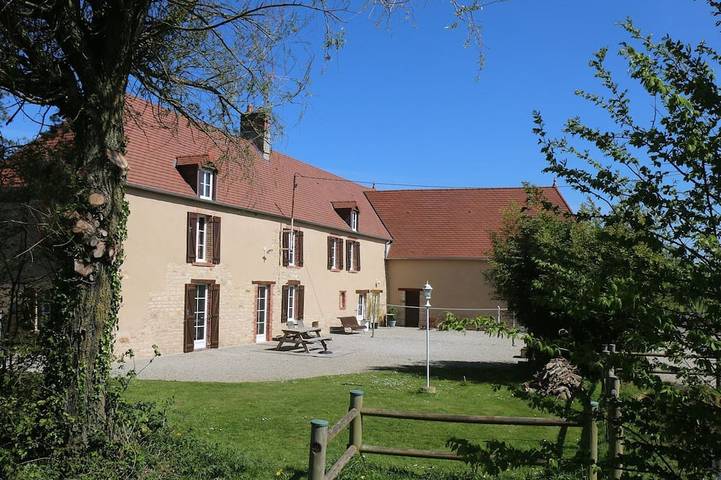 Gîte pour 2 personnes, avec Jardin à Saint-Georges-de-Bohon